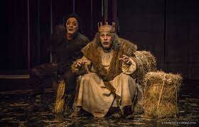 Los bufones empiezan a conseguir recompensas por su lealtad