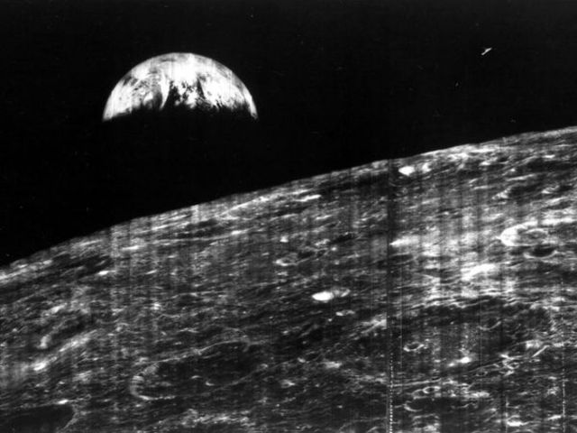 A photo of the earth taken form the moon