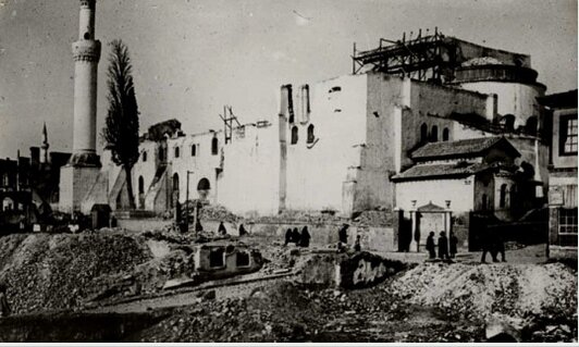 Το 1493 μ.χ. ο Ναός μετατρέπεται σε μουσουλμανικό τέμενος