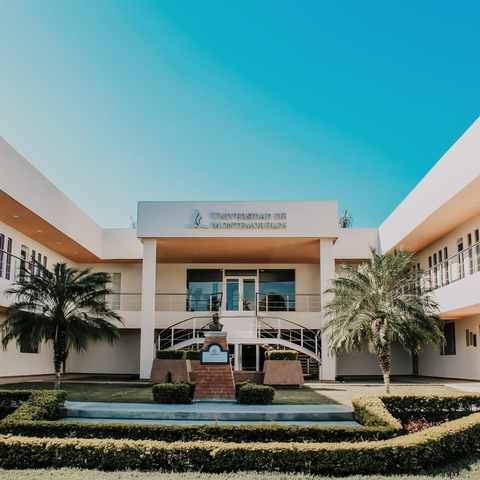 Se inaugura la Universidad de Montemorelos