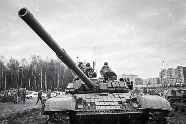 Soviet tanks undertake military operations in Lithuania and Latvia.