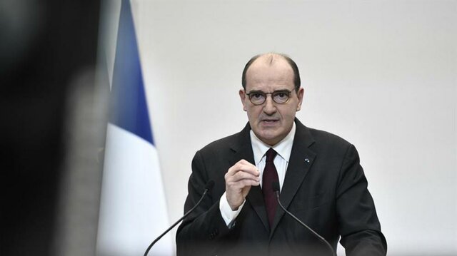 El primer ministro francés, R. Barre, confirma en Madrid las condiciones de París al ingreso de España en la C.E.E. Paralelamente, E.T.A. observa una tregua en la "guerra de las vacaciones"