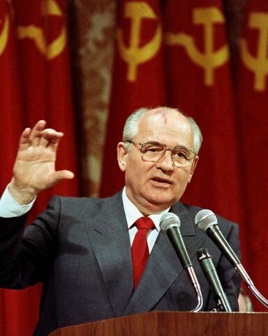 Gorbachev gives his farewell speech.