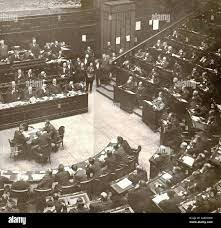 Mussolini cierra el Parlamento Italiano