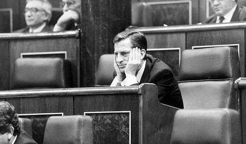 Adolfo Suarez renuncia a la presidencia