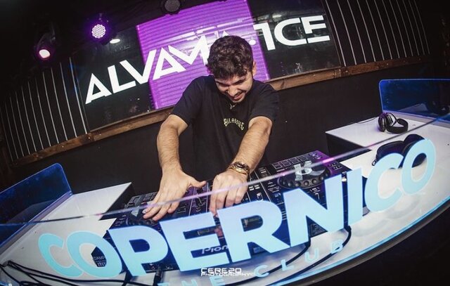 Actualmente los DJ que están en boca de todo el mundo de España es Alvama ice.