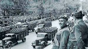 Victoria dels nacionalistes, Francisco Franco es converteix en el líder de l'Estat espanyol.