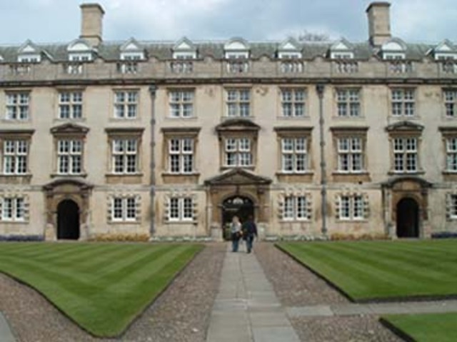Entra al Christ´s College de Cambridge.