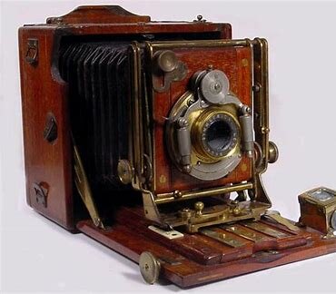 1830 invención de la cámara fotográfica