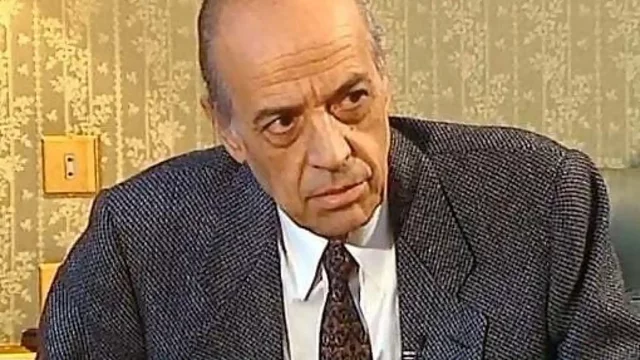 El partido gubernamental estudia la forma y la fecha del ingreso de España en la O.T.A.N. Dimite el ministro de Justicia, Francisco Fernández Ordónez.