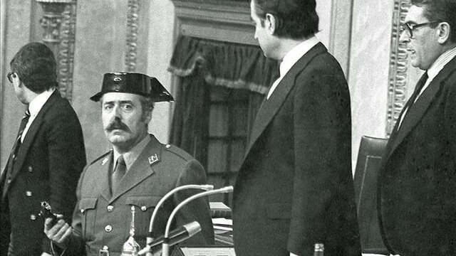 El Consejo Supremo de Justicia Militar condena a 30 años de prisión al teniente general Milans del Bosch y al teniente coronel de la Guardia Civil Antonio Tejero