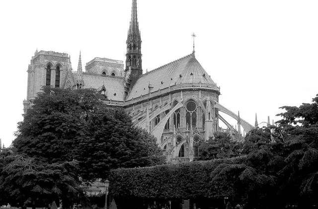 Escuela de Anales. Tercera Generación. Historia de las mentalidades y microhistoria