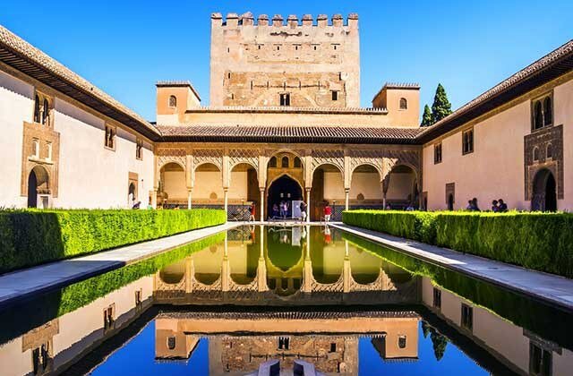 LA ARQUITECTURA DE A-ÁNDALUS