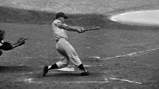Roger Maris breaks Babe Ruth’s single season home run record