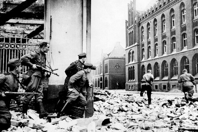 TROPES D'UNIÓ SOVIÈTICA PREEN BERLÍN