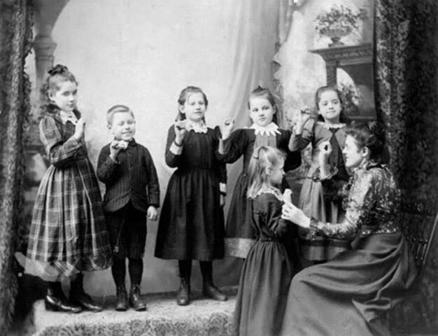 Escuela de Ciegos y Sordos en Colombia