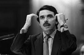 Aznar es investido como presidente