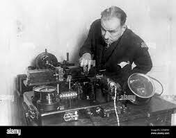 1902 - Creación de la Telefotografía.