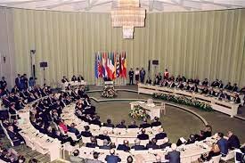 El Gobierno aprueba el plan de convergencia para cumplir los requisitos de la unión monetaria establecidos por el tratado de Maastricht.