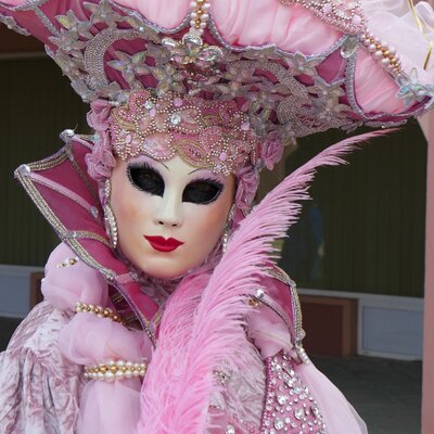 Timeline: Origen y Evolución del carnaval