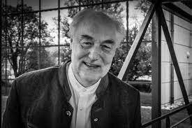 El término fue acuñado por el químico francés Hervés This  el físico Húngaro Nicholas Kurti