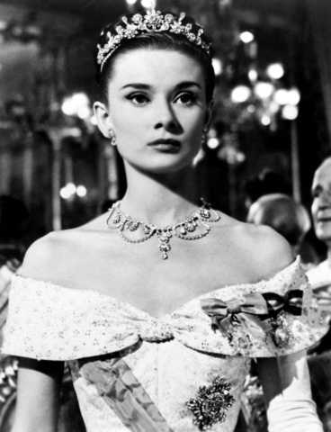 Audrey recieves an Oscar for "Roman Holiday"