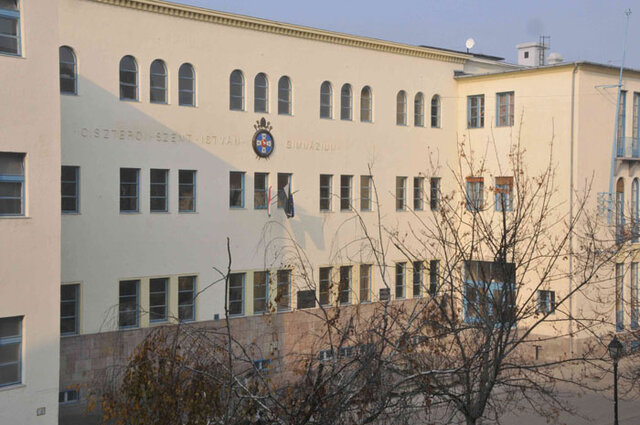 Tanulmányának kezdete Székesfehérváron