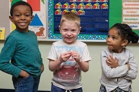 Starts to recognize people