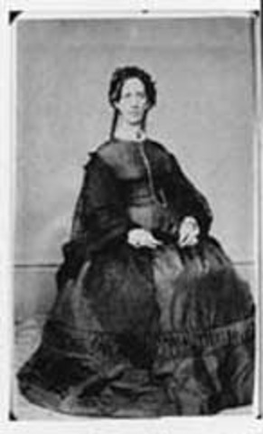 Married Lucenia Lamb Deere.