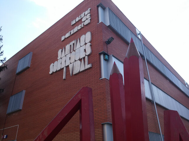 Pas de l'Escola a l'Institut