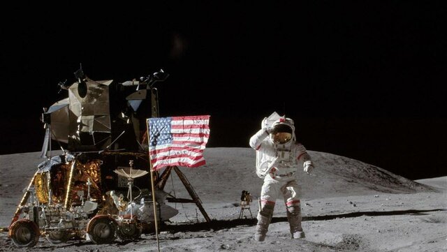 AMERIŠKI PRISTANEK NA LUNI