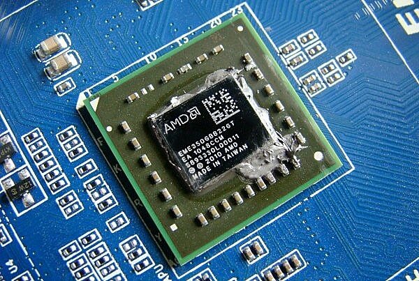 Zacate (Núcleos Bobcat+ GPU clase Cedar) (Lanzados el primer trimestre de 2011)