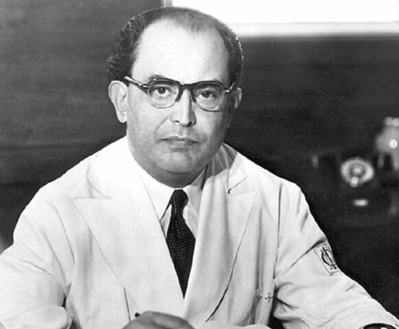 Ignacio Chávez, rector de la UNAM es obligado a renunciar a su cargo