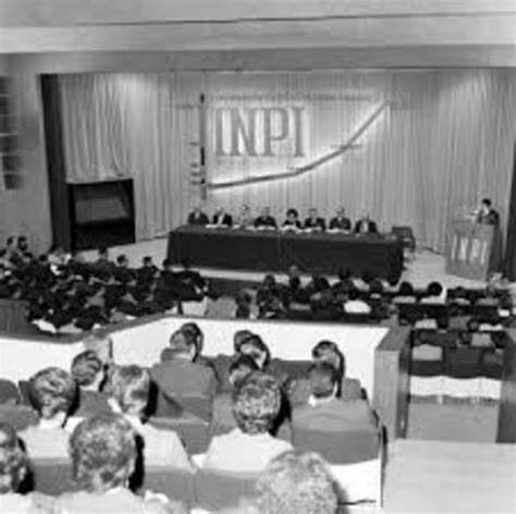 Se promulga la Ley de Asistencia Social