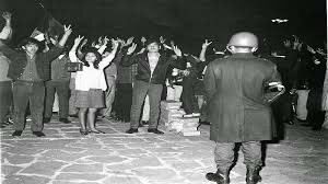 El gobierno ocupó militarmente los recintos universitarios y fueron detenidos numerosos estudiantes y maestros.