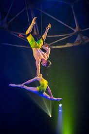 PERSONAS QUE TRABAJAN EN UN CIRCO