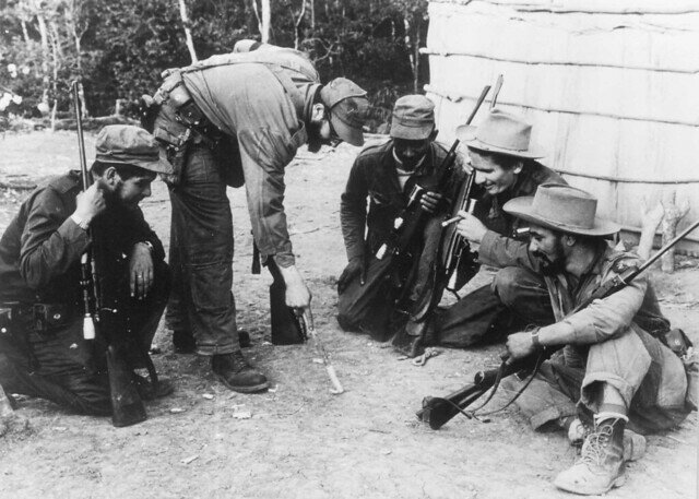 Raúl y Almeida parten de la Sierra Maestra a formar el Segundo y Tercer Frente de lucha guerrillera