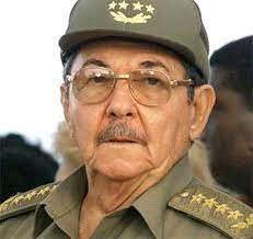 Fidel Castro cede el poder a su hermano Raúl Castro