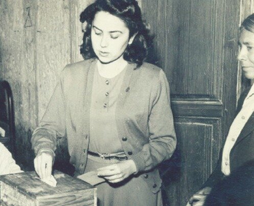 Adolfo Ruiz, reforma el artículo 34 de la Constitución Federal, en donde se reconoce la igualdad de derechos de la mujer frente al hombre.