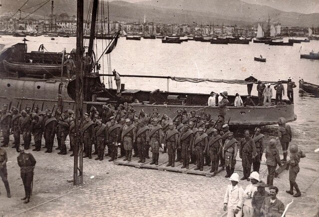 Η Ανταντ αποβίβασε στρατεύματα στην Θεσσαλονίκη.