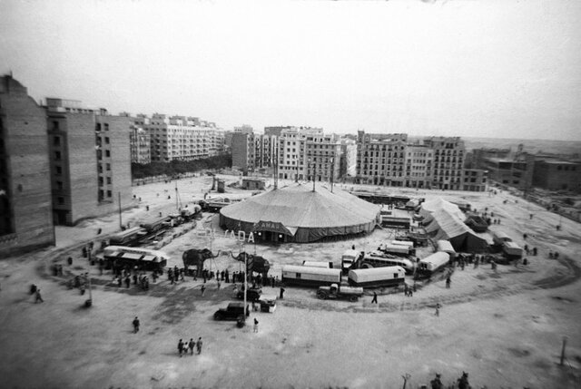 Primer circo ambulante en España.