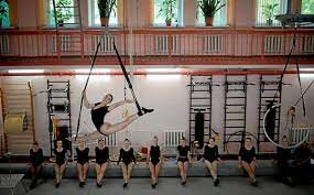 Creación de La Universidad Estatal de Circo y Artes Variadas.