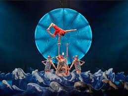 Se inaugura el Cirque du Soleil.