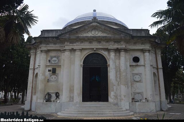 Capilla del cementerio central - Bernardo Poncini