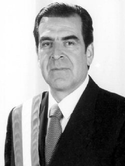 Eduardo Frei asume la presidencia.