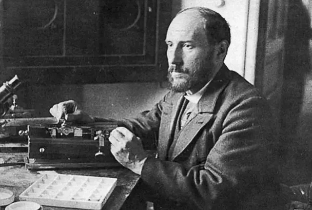 Nace Santiago Ramón y Cajal