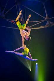 Personajes que trabajan en un circo