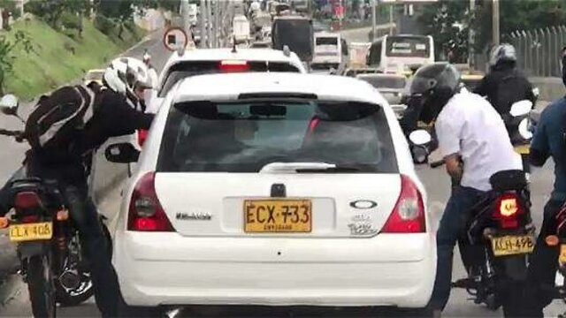 PRIMER CONTACTO (INTERCEPCIÓN EN MOTOCICLETA)