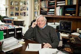 Se presentan criticas macroeconómicas