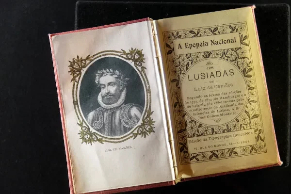 Circulação de duas traduções d'Os Lusíadas